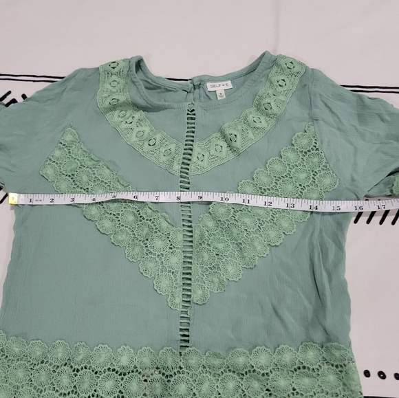 Self Esteem Crochet Lace Trim Bell Sleeve Crop Top Blouse in Sage Size S - Picture 5 of 8